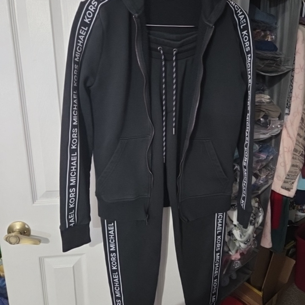 Michael Kors Black Logo-Trim Hoodie & Joggers Set - Picture 15 of 15
